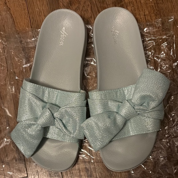 Blue Bow Slippers size 10 - Picture 5 of 5